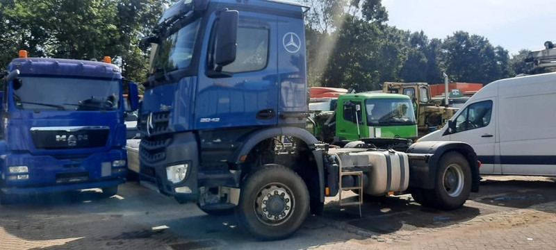 Mercedes-Benz 2043 Arocs 4x4 - Nyergesvontató: 1 kép. Mercedes-Benz 2043 Arocs 4x4 - Nyergesvontató: 1 kép.
