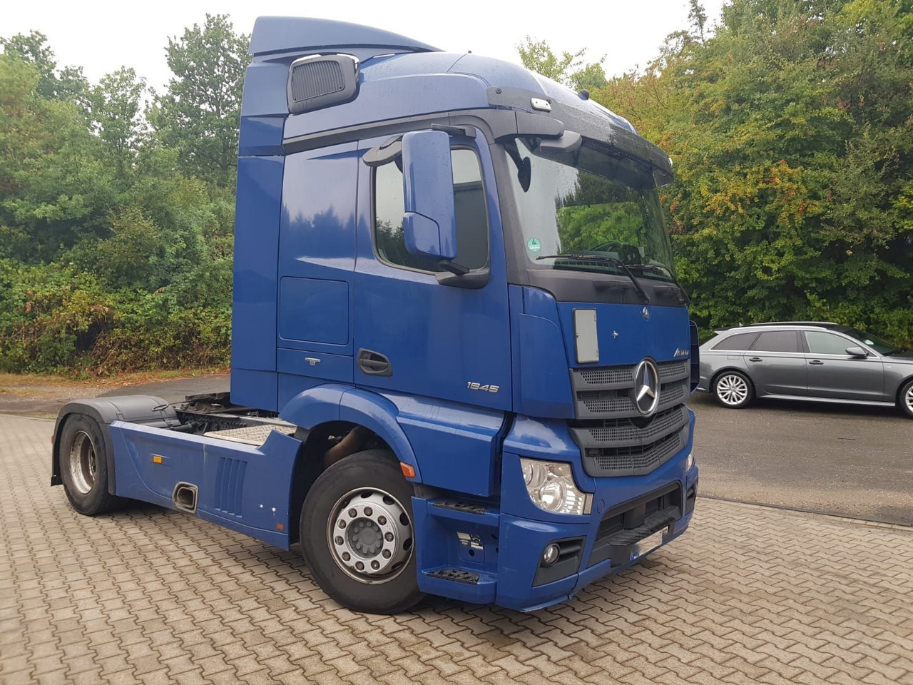 Mercedes-Benz Actros 1845 LS Vollspoiler - Nyergesvontató: 1 kép. Mercedes-Benz Actros 1845 LS Vollspoiler - Nyergesvontató: 1 kép.