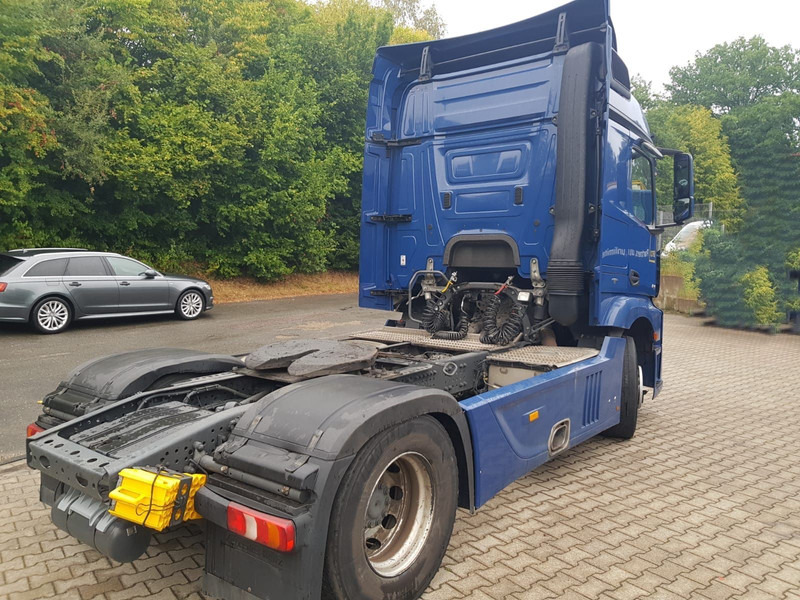 Mercedes-Benz Actros 1845 LS Vollspoiler - Nyergesvontató: 3 kép. Mercedes-Benz Actros 1845 LS Vollspoiler - Nyergesvontató: 3 kép.