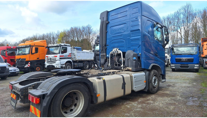 Volvo FH 460 - Nyergesvontató: 2 kép. Volvo FH 460 - Nyergesvontató: 2 kép.