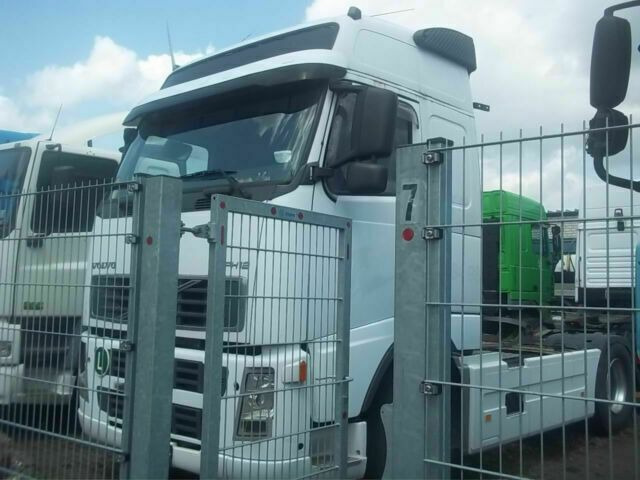 Volvo FH12-420 Globelt. VEB Klima Kipphydraulik - Nyergesvontató: 3 kép. Volvo FH12-420 Globelt. VEB Klima Kipphydraulik - Nyergesvontató: 3 kép.