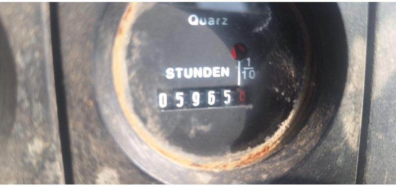 O & K L15 1-Hand - Gumikerekes homlokrakodó: 4 kép. O & K L15 1-Hand - Gumikerekes homlokrakodó: 4 kép.