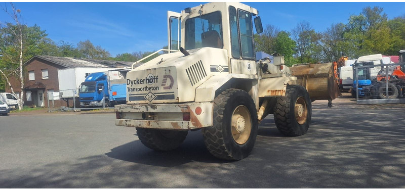 O & K L15 1-Hand - Gumikerekes homlokrakodó: 3 kép. O & K L15 1-Hand - Gumikerekes homlokrakodó: 3 kép.