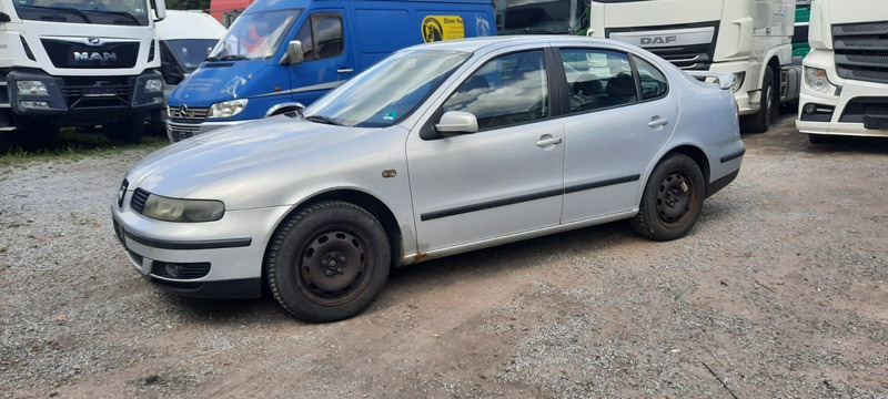 SEAT Toledo Signo 1,8 20V Autom - Autó: 4 kép. SEAT Toledo Signo 1,8 20V Autom - Autó: 4 kép.