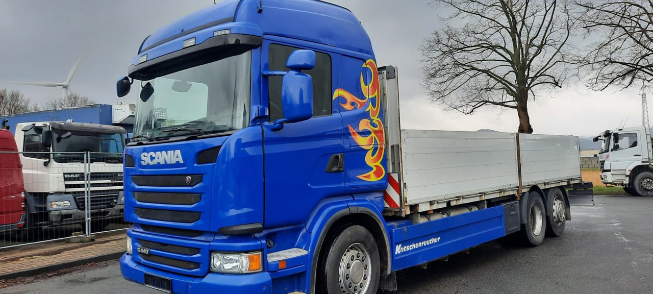 Scania G440 Pritsche 6x2 Kran am Heck vor. - Platós teherautó, Darus autó: 1 kép. Scania G440 Pritsche 6x2 Kran am Heck vor. - Platós teherautó, Darus autó: 1 kép.
