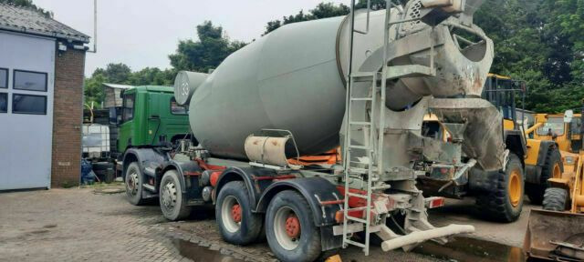 Scania P340PS 4-Achser 8x4 Betonmischer Euro:4 - Betonmixer: 3 kép. Scania P340PS 4-Achser 8x4 Betonmischer Euro:4 - Betonmixer: 3 kép.
