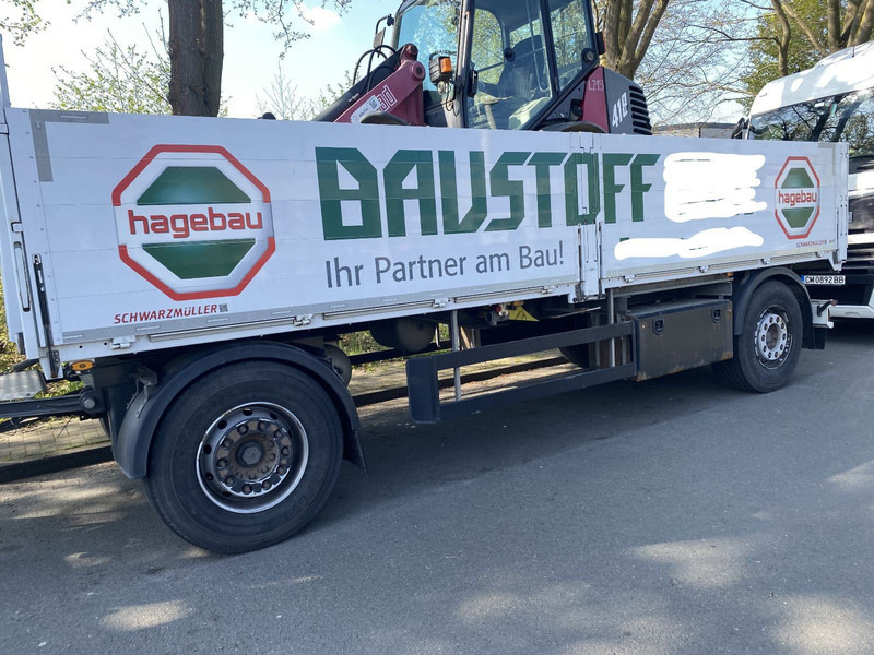 Schwarzmüller Baustoffpritsche - Platós pótkocsi: 2 kép. Schwarzmüller Baustoffpritsche - Platós pótkocsi: 2 kép.
