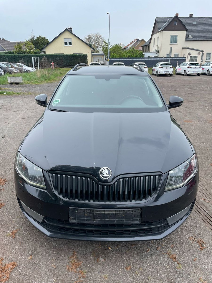 Skoda Octavia 2.0 TDI Green tec Solution Combi - Autó: 4 kép. Skoda Octavia 2.0 TDI Green tec Solution Combi - Autó: 4 kép.