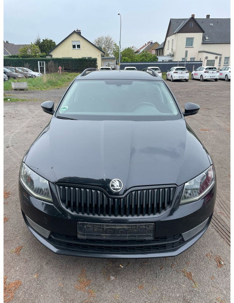 Škoda Octavia 2.0 TDI Green tec Solution Combi - Kombi: 4 kép. Škoda Octavia 2.0 TDI Green tec Solution Combi - Kombi: 4 kép.