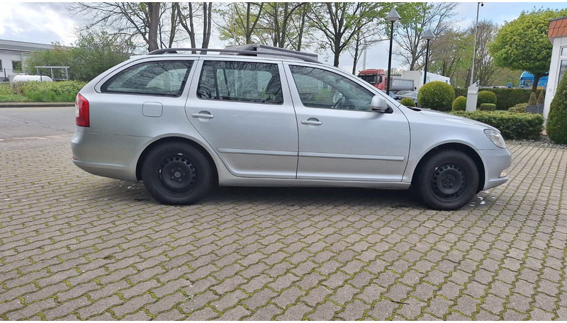 Škoda Octavia - Autó: 3 kép. Škoda Octavia - Autó: 3 kép.