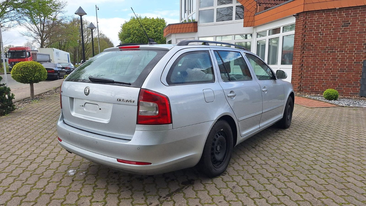 Skoda Octavia - Autó: 4 kép. Skoda Octavia - Autó: 4 kép.