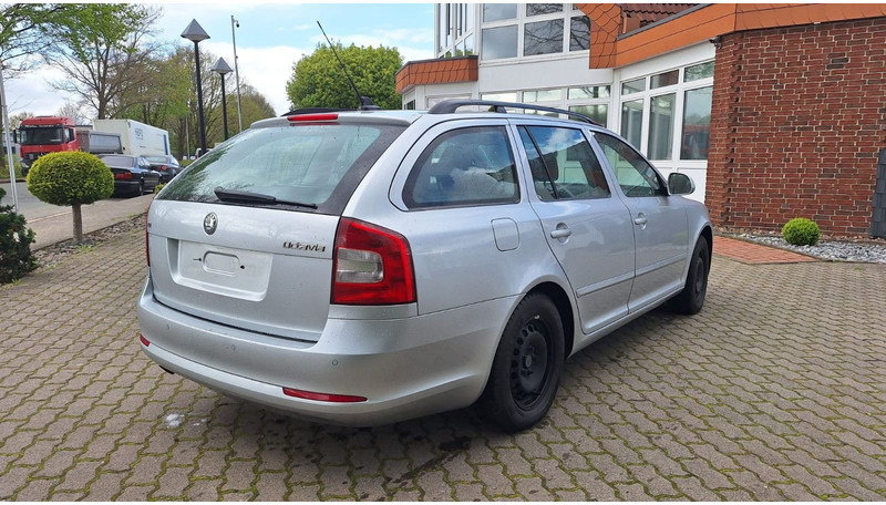 Škoda Octavia - Autó: 4 kép. Škoda Octavia - Autó: 4 kép.