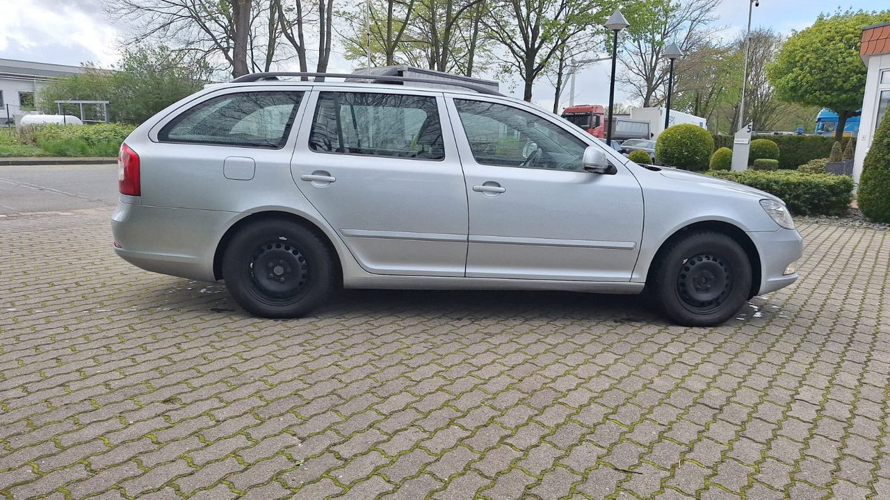 Skoda Octavia - Autó: 3 kép. Skoda Octavia - Autó: 3 kép.