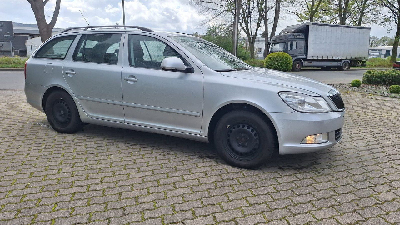 Skoda Octavia - Autó: 5 kép. Skoda Octavia - Autó: 5 kép.