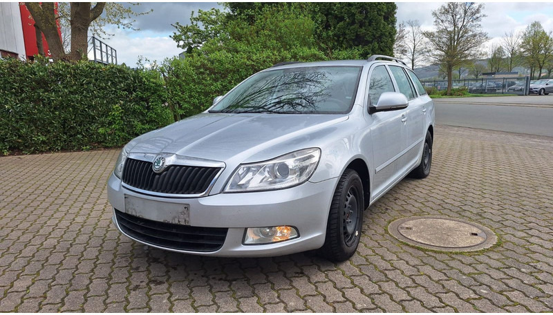 Škoda Octavia - Autó: 1 kép. Škoda Octavia - Autó: 1 kép.