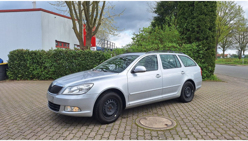 Škoda Octavia - Autó: 2 kép. Škoda Octavia - Autó: 2 kép.