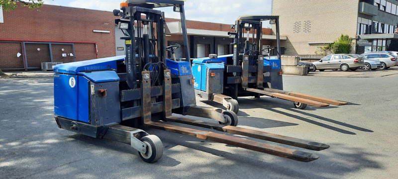 Terberg TKL M1-3 Mitnahmestapler - Oldalrakodó targoncá: 2 kép. Terberg TKL M1-3 Mitnahmestapler - Oldalrakodó targoncá: 2 kép.