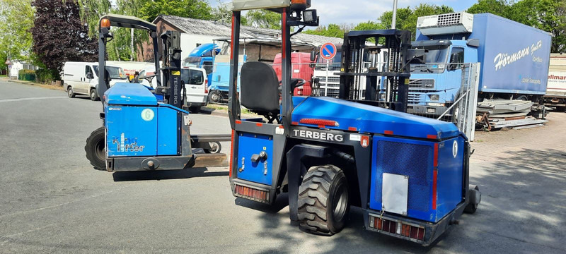 Terberg TKL M1-3 Mitnahmestapler - Oldalrakodó targoncá: 3 kép. Terberg TKL M1-3 Mitnahmestapler - Oldalrakodó targoncá: 3 kép.