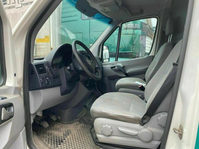 Volkswagen Crafter TDI Lang/Klima 3-Sitzer - Furgon: 4 kép. Volkswagen Crafter TDI Lang/Klima 3-Sitzer - Furgon: 4 kép.