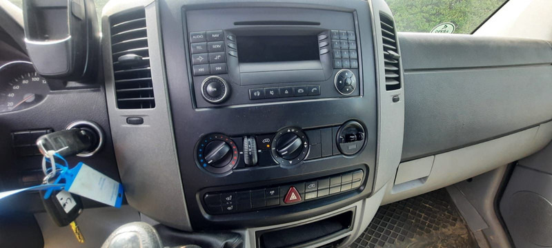 Volkswagen Crafter TDI Lang/Klima 3-Sitzer - Furgon: 5 kép. Volkswagen Crafter TDI Lang/Klima 3-Sitzer - Furgon: 5 kép.