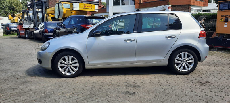 Volkswagen Golf - Autó: 4 kép. Volkswagen Golf - Autó: 4 kép.
