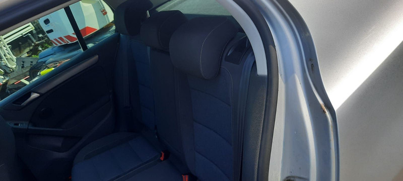 Volkswagen Golf - Autó: 5 kép. Volkswagen Golf - Autó: 5 kép.