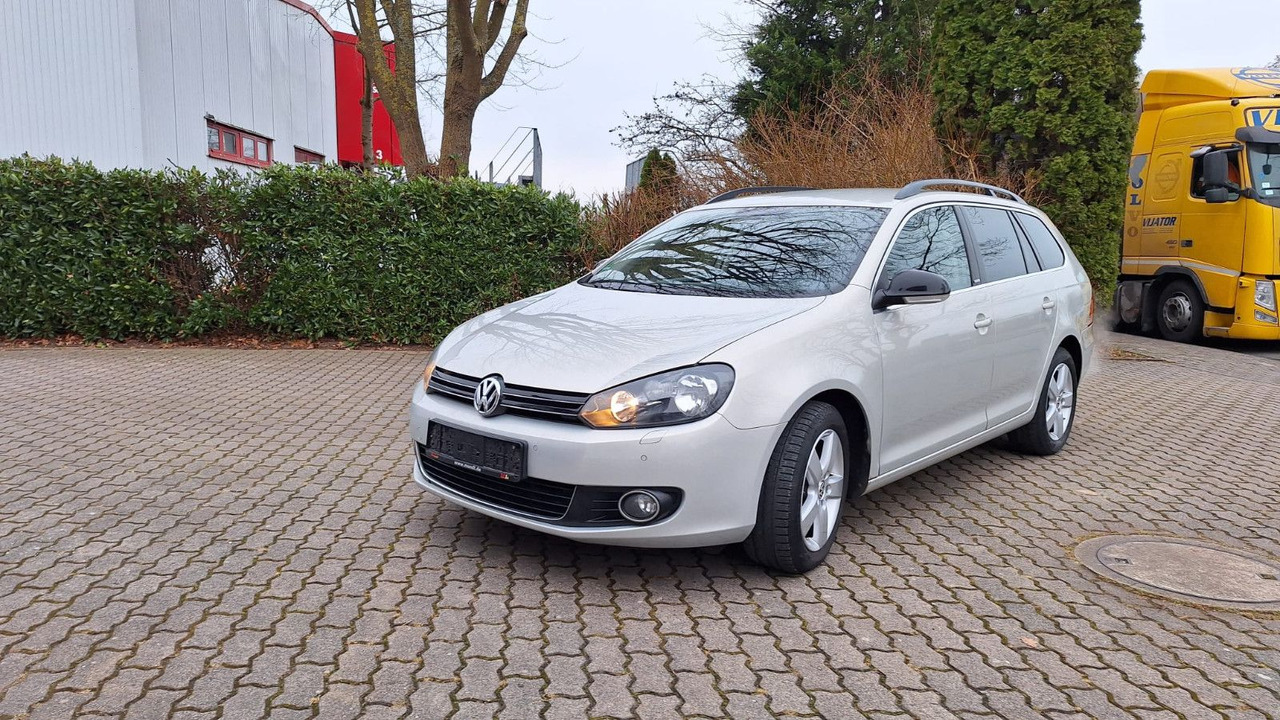 Volkswagen Golf VI Variant Style - Autó: 2 kép. Volkswagen Golf VI Variant Style - Autó: 2 kép.