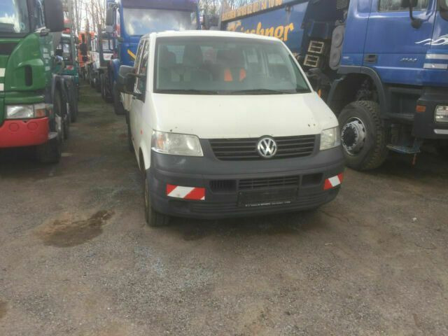 Volkswagen Transporter Pritsche Doka - Platós kisteherautó: 2 kép. Volkswagen Transporter Pritsche Doka - Platós kisteherautó: 2 kép.