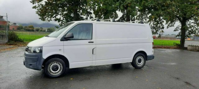 Volkswagen Transporter TDI Kastenwagen Lang - Kis furgon: 3 kép. Volkswagen Transporter TDI Kastenwagen Lang - Kis furgon: 3 kép.