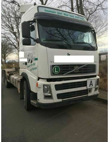 Volvo FH12-420 G.Haus 2xBett Klima Schaltgetriebe Reta - Horgos rakodó teherautó: 4 kép. Volvo FH12-420 G.Haus 2xBett Klima Schaltgetriebe Reta - Horgos rakodó teherautó: 4 kép.