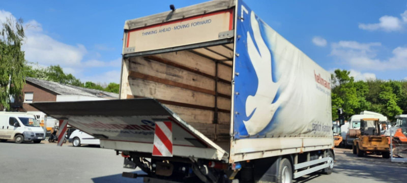 Volvo FL 6-250PS Plane Spriegel LBW Klima - Ponyvás teherautó: 4 kép. Volvo FL 6-250PS Plane Spriegel LBW Klima - Ponyvás teherautó: 4 kép.