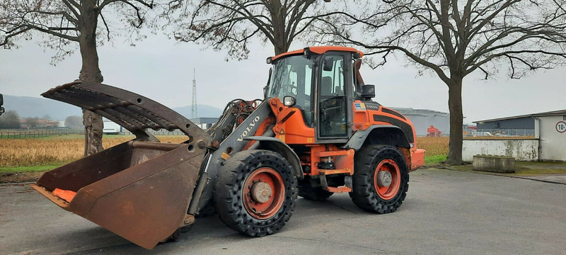 Volvo L50 G-IP Radlader - Gumikerekes homlokrakodó: 4 kép. Volvo L50 G-IP Radlader - Gumikerekes homlokrakodó: 4 kép.