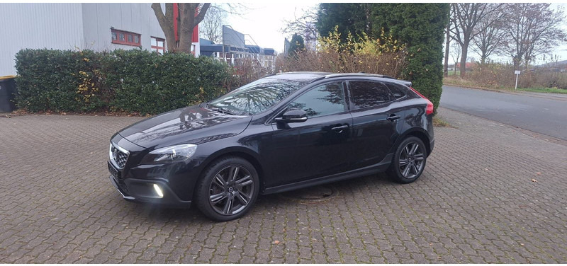 Volvo V40 Cross Country You! - Autó: 2 kép. Volvo V40 Cross Country You! - Autó: 2 kép.