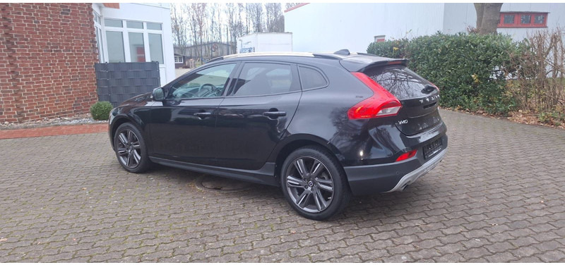 Volvo V40 Cross Country You! - Autó: 5 kép. Volvo V40 Cross Country You! - Autó: 5 kép.