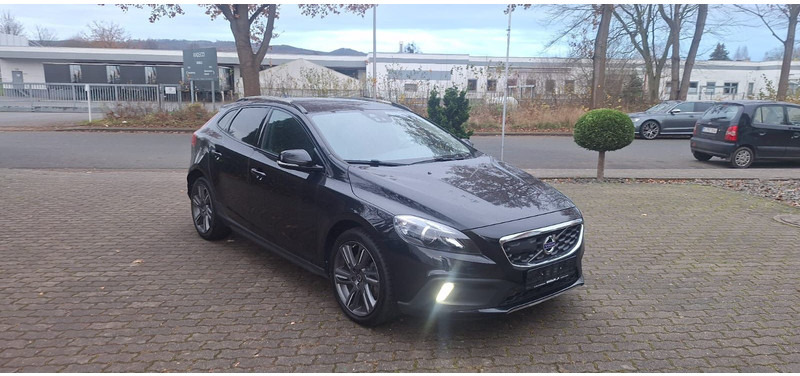 Volvo V40 Cross Country You! - Autó: 1 kép. Volvo V40 Cross Country You! - Autó: 1 kép.
