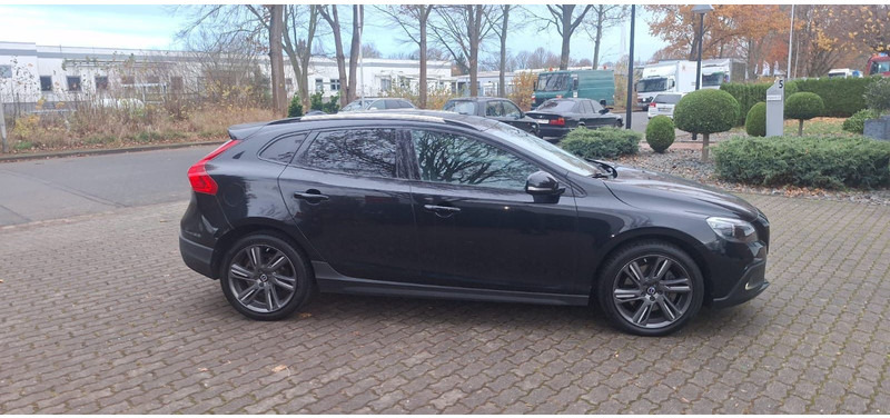 Volvo V40 Cross Country You! - Autó: 3 kép. Volvo V40 Cross Country You! - Autó: 3 kép.