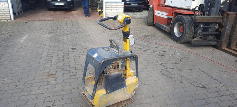 Wacker Rüttelplatte DPU 3050H - Lapvibrátor: 2 kép. Wacker Rüttelplatte DPU 3050H - Lapvibrátor: 2 kép.