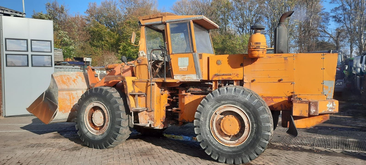 Zettelmeyer ZL2000 - Gumikerekes homlokrakodó: 3 kép. Zettelmeyer ZL2000 - Gumikerekes homlokrakodó: 3 kép.