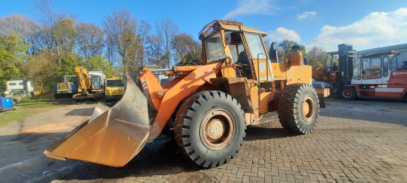 Zettelmeyer ZL2000 - Gumikerekes homlokrakodó: 2 kép. Zettelmeyer ZL2000 - Gumikerekes homlokrakodó: 2 kép.