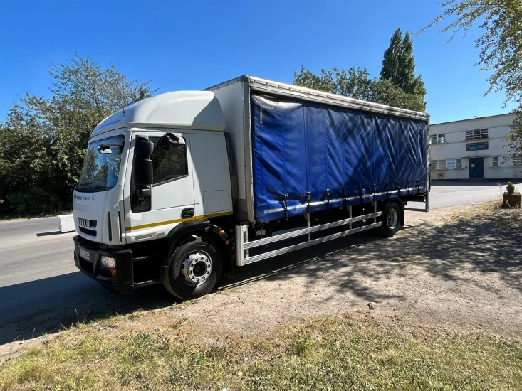 2013 Iveco Eurocargo Curtainsider - Ponyvás teherautó: 5 kép. 2013 Iveco Eurocargo Curtainsider - Ponyvás teherautó: 5 kép.