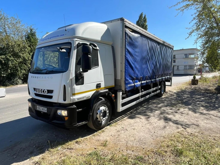 2013 Iveco Eurocargo Curtainsider - Ponyvás teherautó: 3 kép. 2013 Iveco Eurocargo Curtainsider - Ponyvás teherautó: 3 kép.
