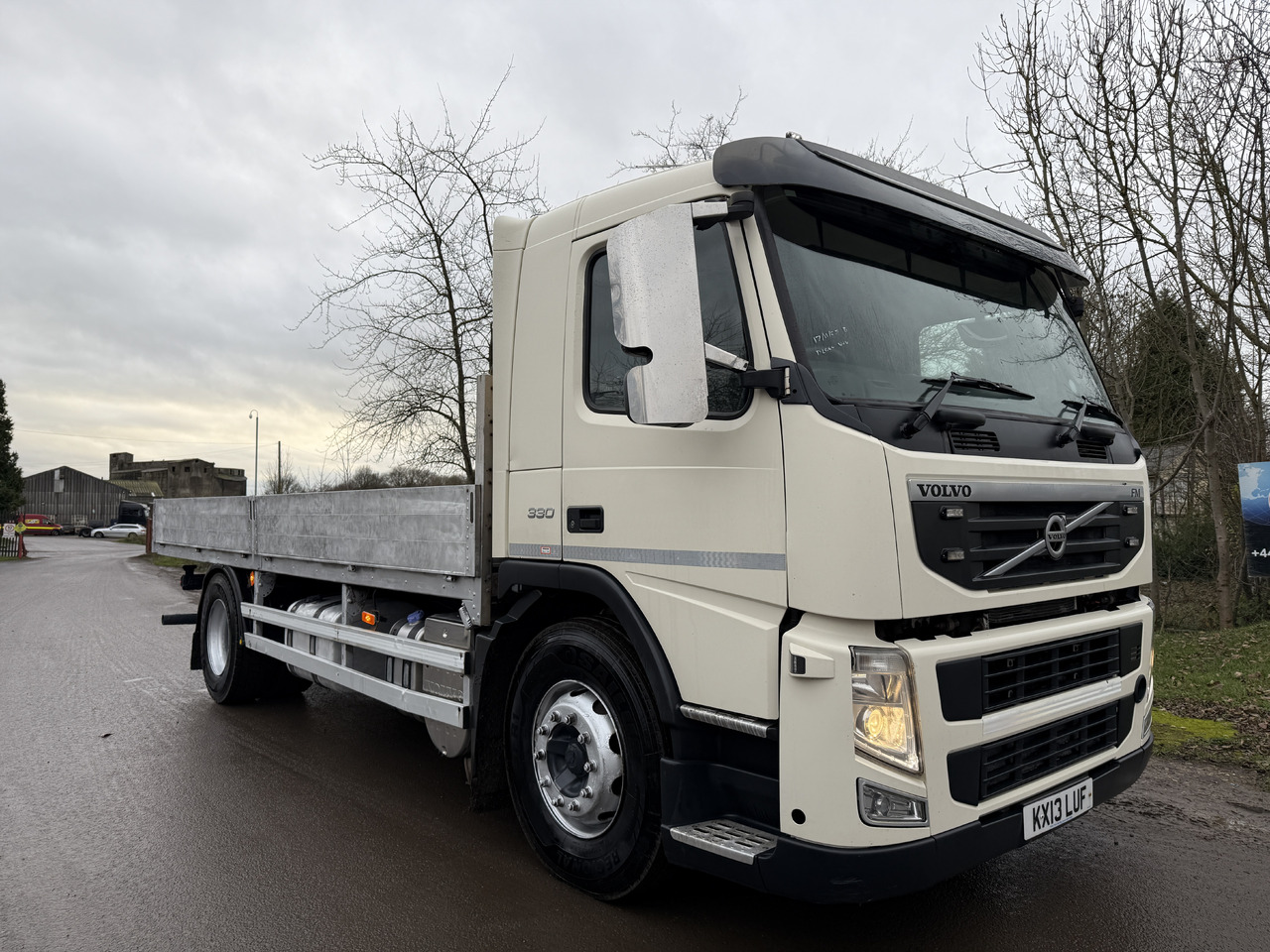 2013 Volvo FM 330 Dropside - Platós teherautó: 3 kép. 2013 Volvo FM 330 Dropside - Platós teherautó: 3 kép.