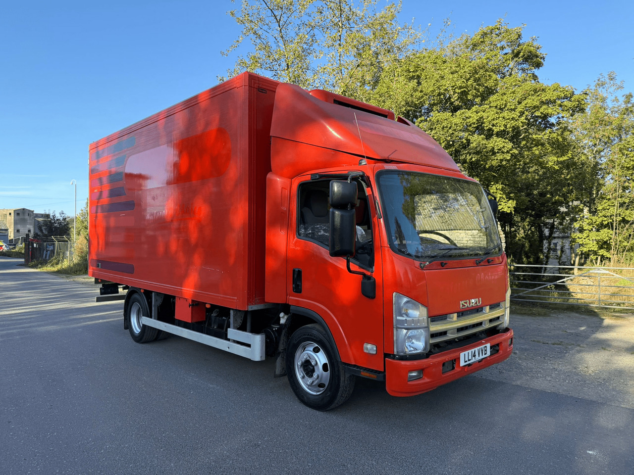 2014 Izuzu Refrigerated Truck - Hűtős teherautó: 2 kép. 2014 Izuzu Refrigerated Truck - Hűtős teherautó: 2 kép.