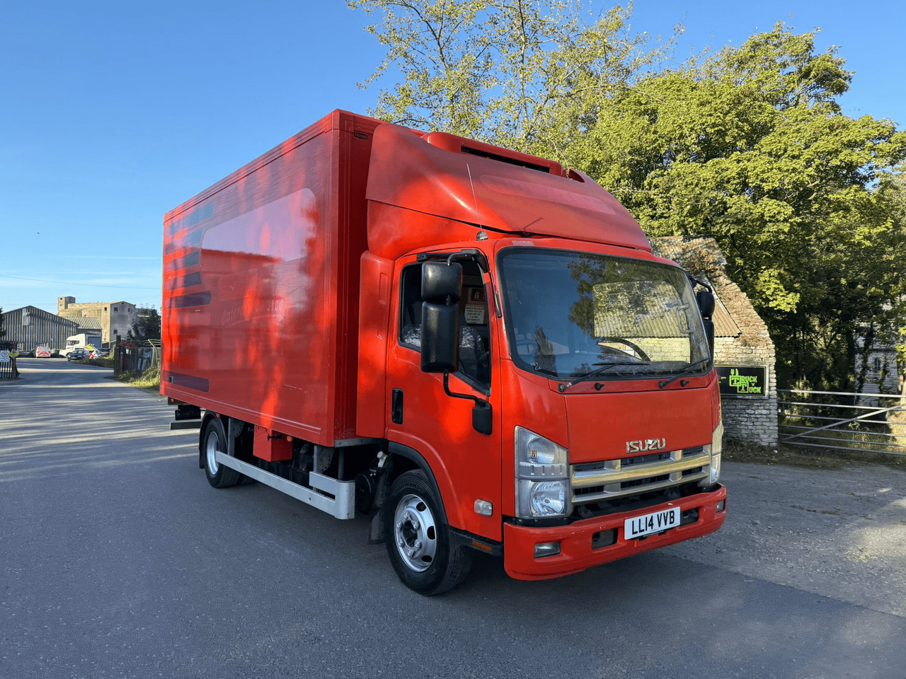 2014 Izuzu Refrigerated Truck - Hűtős teherautó: 1 kép. 2014 Izuzu Refrigerated Truck - Hűtős teherautó: 1 kép.