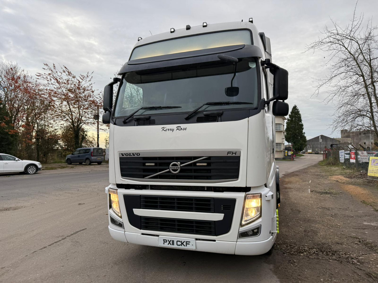 2011 Volvo FH 460 Tractor Unit - Nyergesvontató: 2 kép. 2011 Volvo FH 460 Tractor Unit - Nyergesvontató: 2 kép.