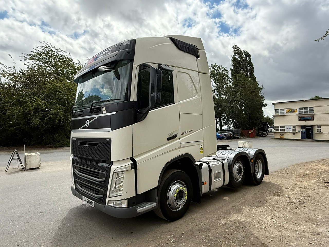 2015 Volvo FH 460 Tractor Unit - Nyergesvontató: 5 kép. 2015 Volvo FH 460 Tractor Unit - Nyergesvontató: 5 kép.