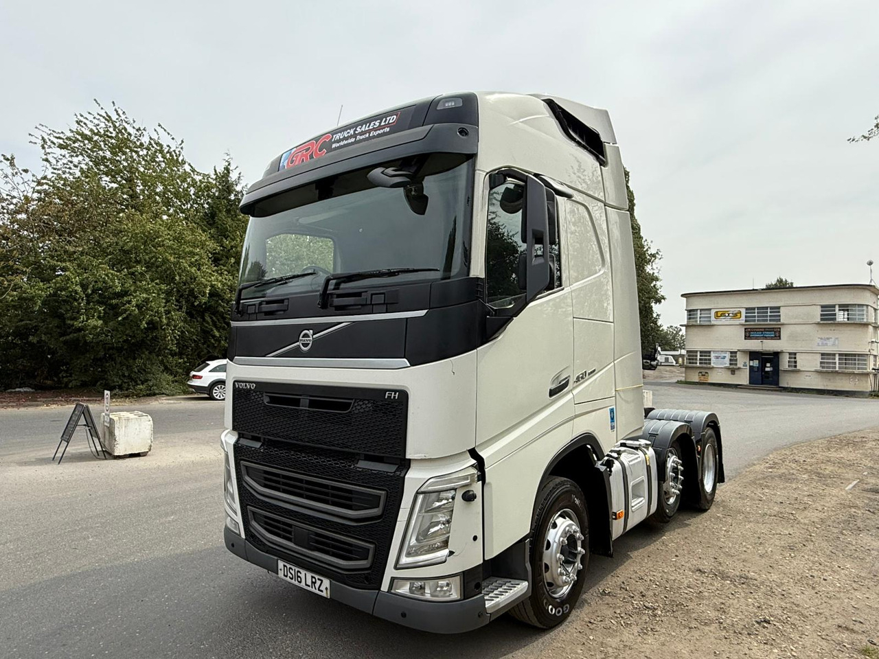 2016 Volvo FH 460 Tractor Unit - Nyergesvontató: 2 kép. 2016 Volvo FH 460 Tractor Unit - Nyergesvontató: 2 kép.