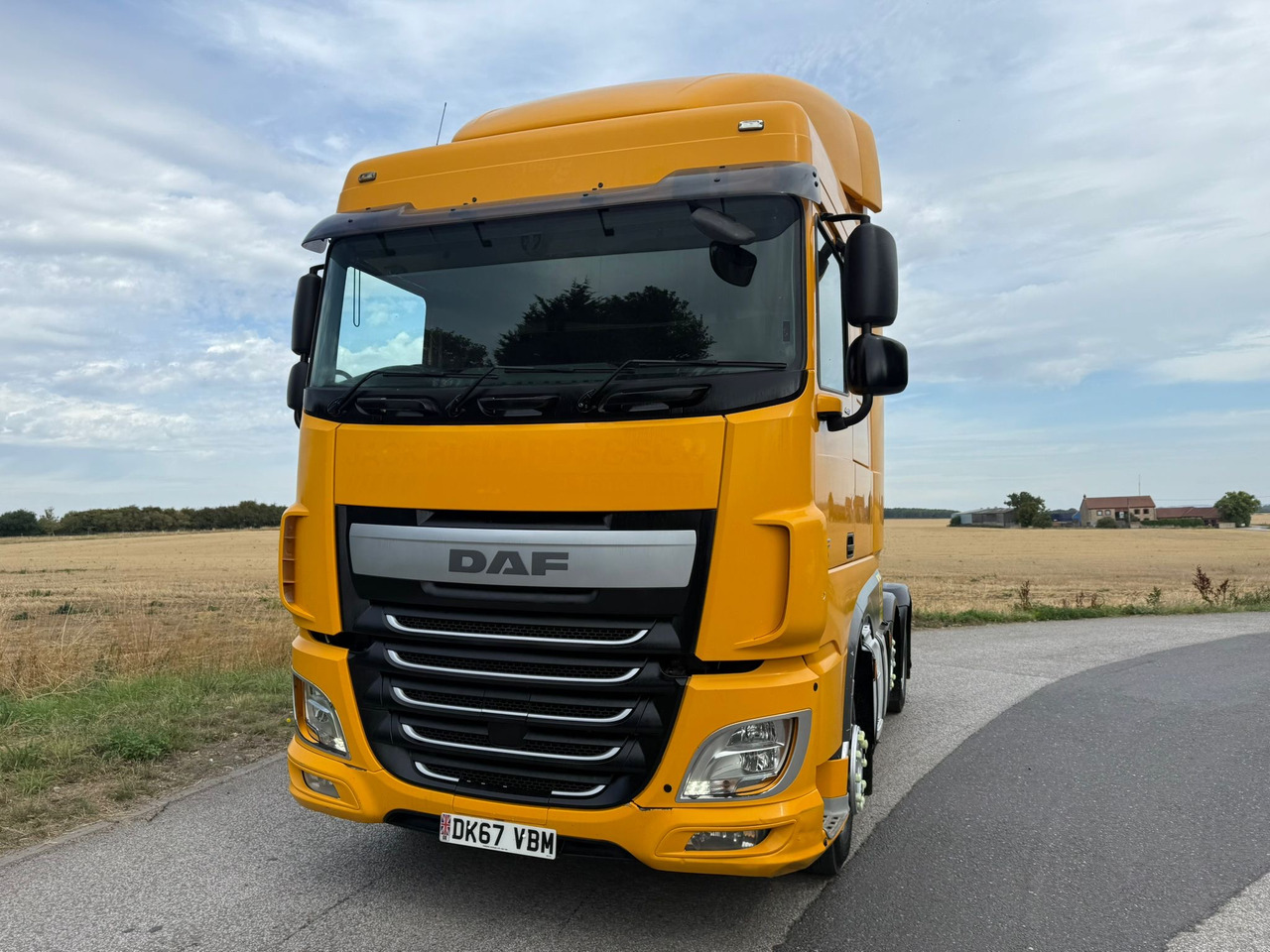 2017 DAF XF 460 Tractor Unit - Nyergesvontató: 2 kép. 2017 DAF XF 460 Tractor Unit - Nyergesvontató: 2 kép.