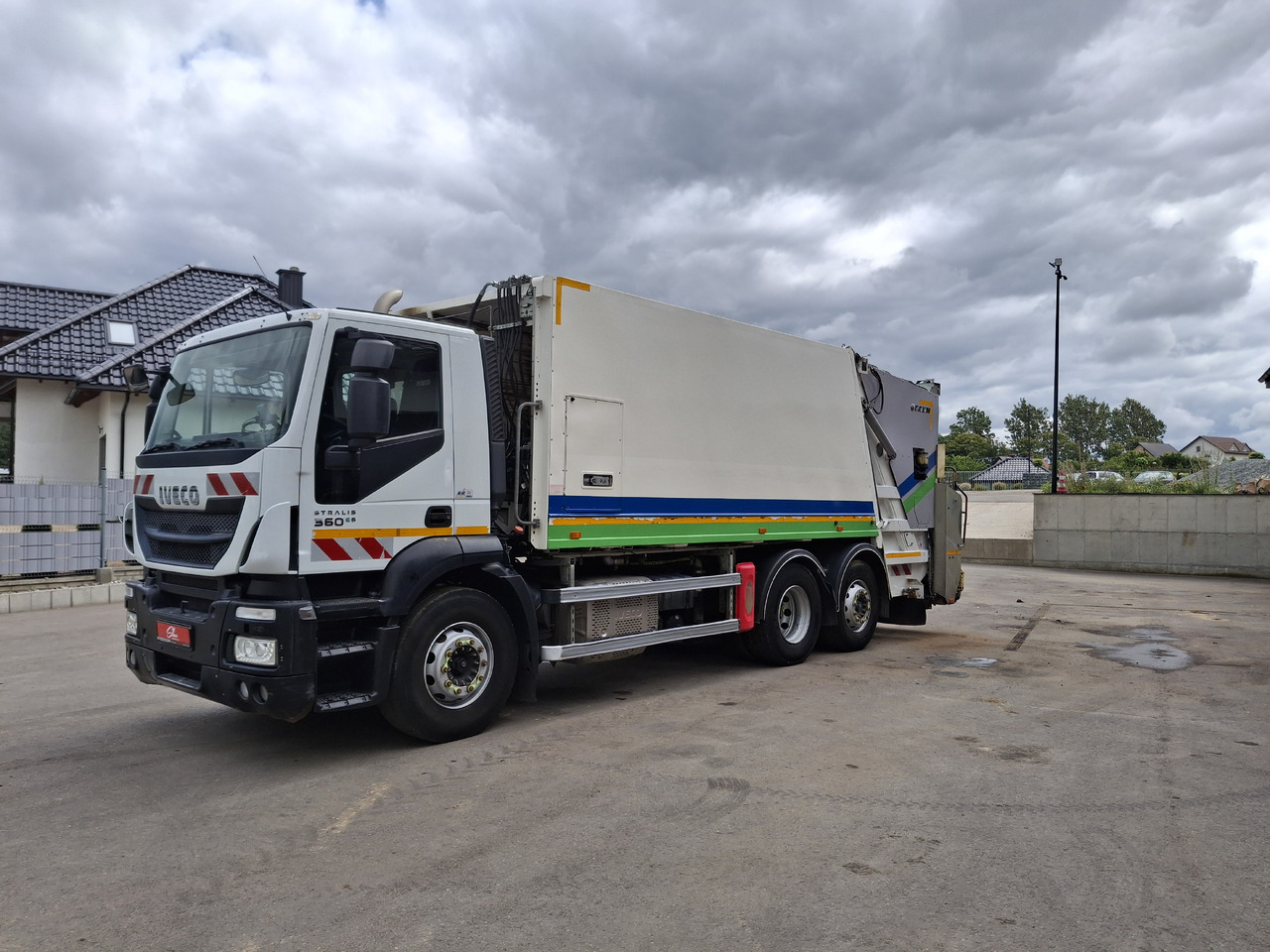IVECO Euro 6 Śmieciarka Zweikammer-Müllwagen FAUN SL5 TR2L - Szemetesautó: 2 kép. IVECO Euro 6 Śmieciarka Zweikammer-Müllwagen FAUN SL5 TR2L - Szemetesautó: 2 kép.