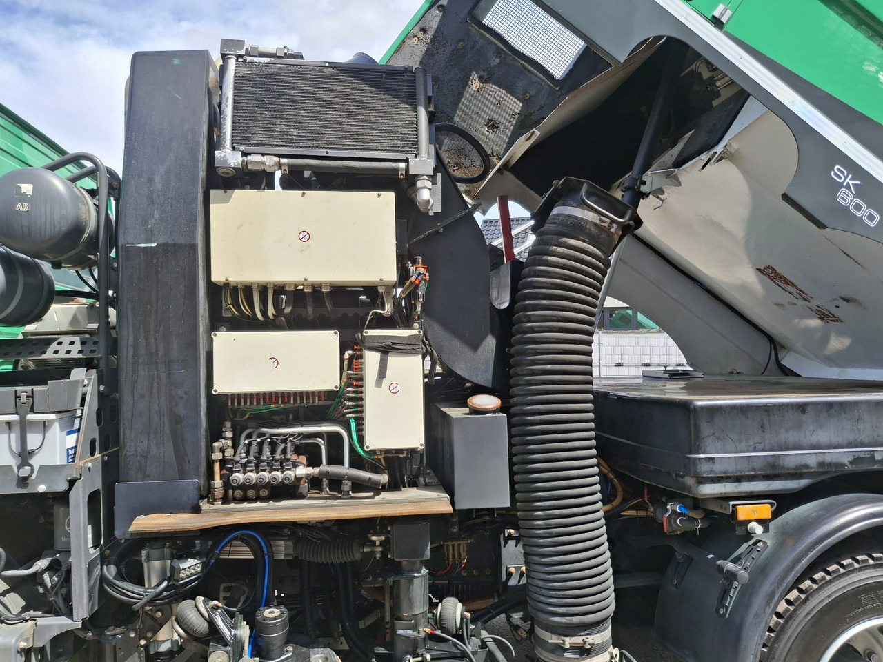 Utcaseprő gép MERCEDES-BENZ Atego 1523 Zamiatarka Kehrmaschine Schmidt SK600 Karcher 2 Motoren Euro 6 PM10 Rura Do Liści: 22 kép. Utcaseprő gép MERCEDES-BENZ Atego 1523 Zamiatarka Kehrmaschine Schmidt SK600 Karcher 2 Motoren Euro 6 PM10 Rura Do Liści: 22 kép.